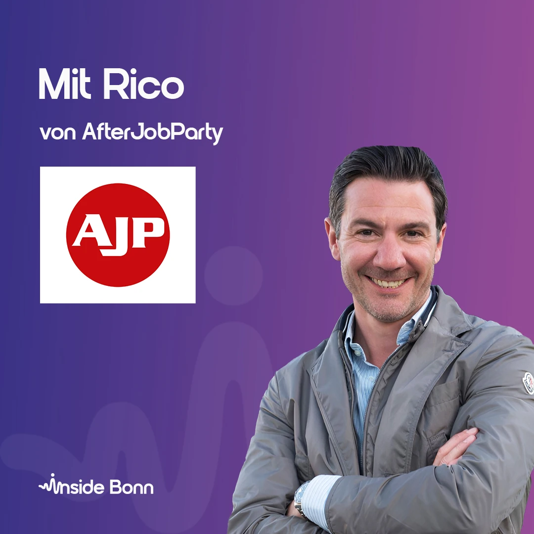 Rico von AfterJobParty präsentiert den Podcast Inside Bonn mit einem einladenden Lächeln.